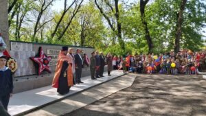 Памятные мероприятия, в селе Новоблагодарном, начались заупокойной литией.